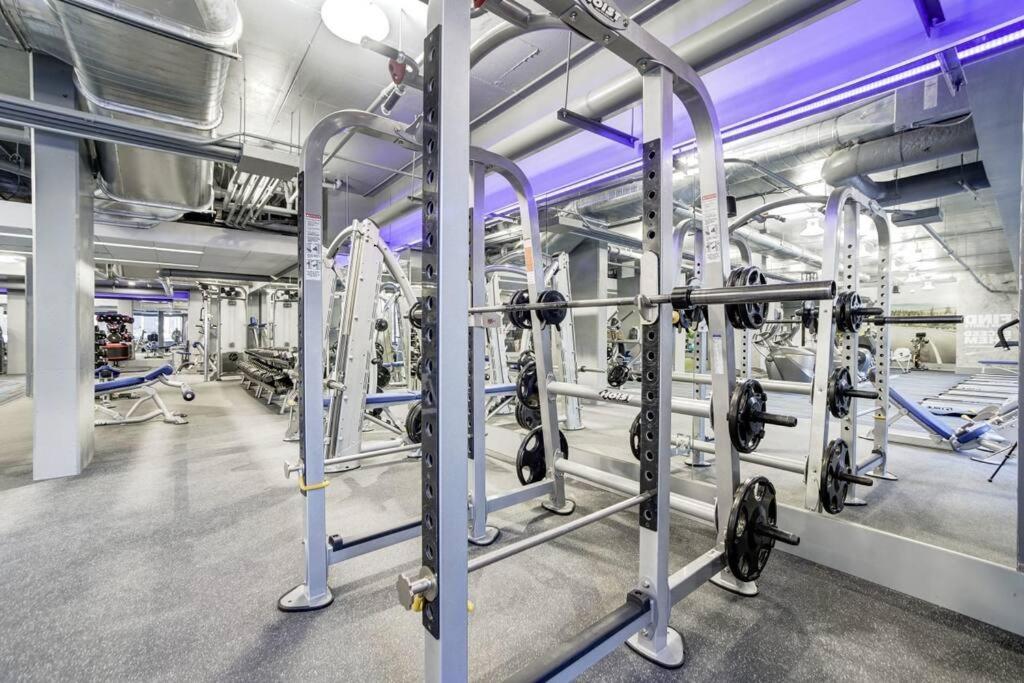 Awesome 1 Bedroom Apt + Den At Crystal City With Gym Арлінгтон Екстер'єр фото